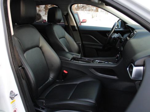 Used 2018 Jaguar F-PACE Premium image 30