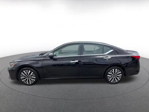 Used 2025 Nissan Altima 2.5 SV FWD image 9