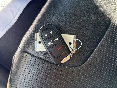 Used 2019 Jeep Cherokee Limited AWD/4WD image 26