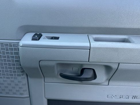 Used 2019 Ford E-350 and Econoline 350 Super Duty w/ Power Windows & Locks Group image 16