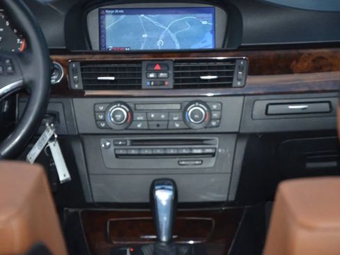 Used 2013 BMW 328i Convertible image 22