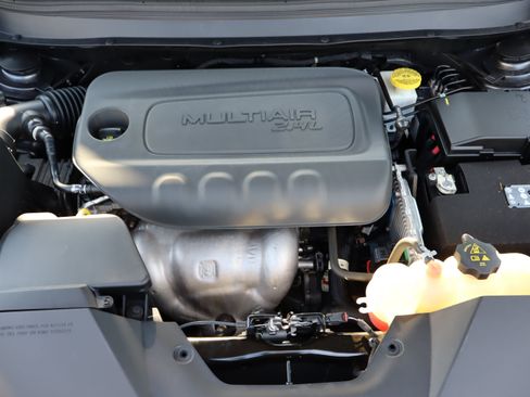 Used 2020 Jeep Cherokee Limited FWD image 41