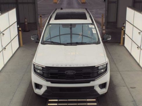 Used 2025 Ford Expedition Active image 16