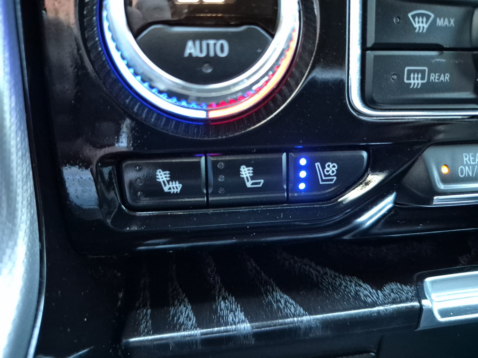 Used 2024 GMC Yukon XL Denali w/ Advanced Technology Package RWD image 25