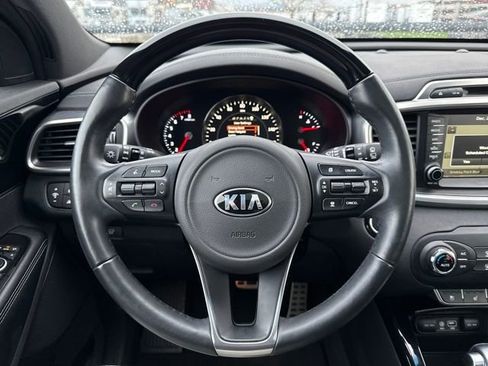 Used 2018 Kia Sorento SX image 18