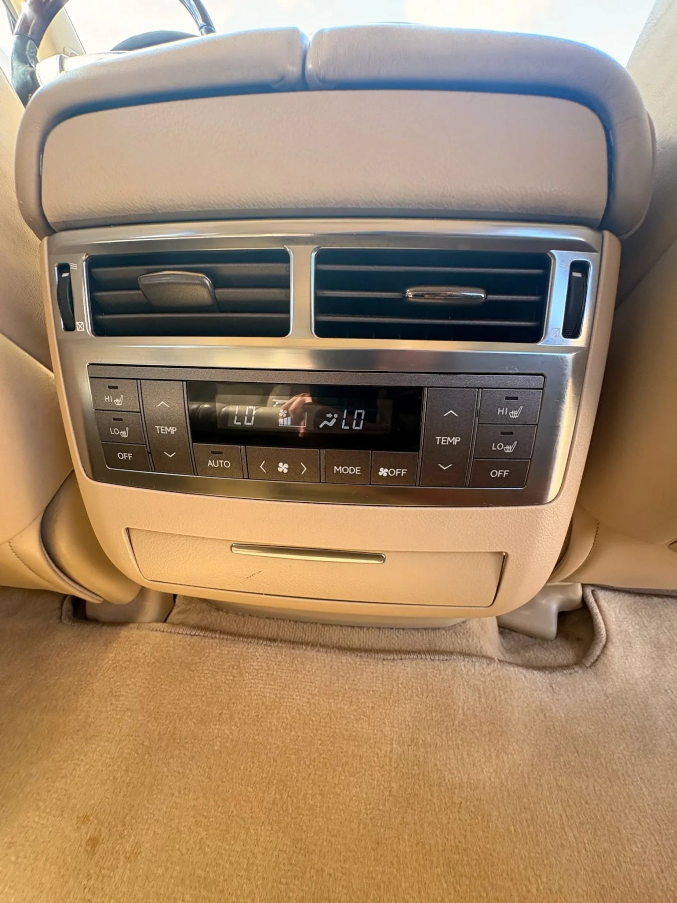 Used 2011 Lexus LX 570 4WD w/ Luxury Pkg image 41