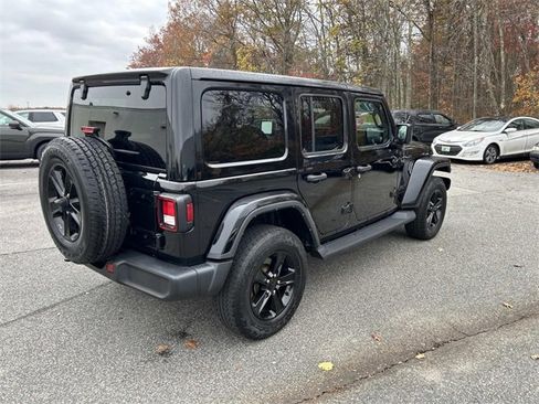 Used 2021 Jeep Wrangler Unlimited Sahara image 3
