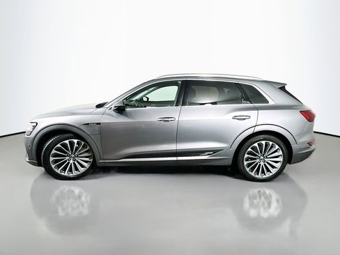 Used 2019 Audi e-tron Prestige w/ Prestige Package image 4