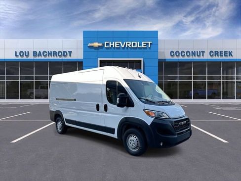Used 2025 RAM ProMaster 2500 w/ Convenience Group FWD image 2
