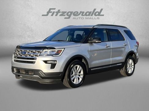 Used 2018 Ford Explorer XLT w/ Equipment Group 202A image 2