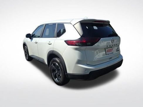 Used 2024 Nissan Rogue SV AWD/4WD image 3