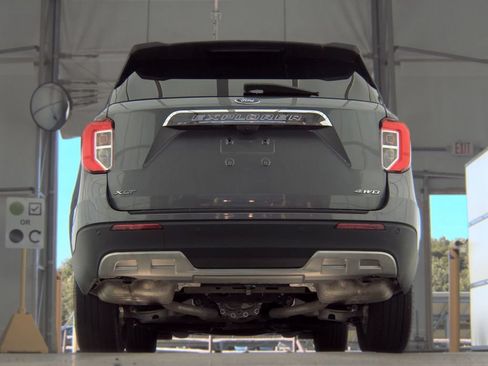 Used 2022 Ford Explorer XLT w/ Equipment Group 202A AWD/4WD image 6