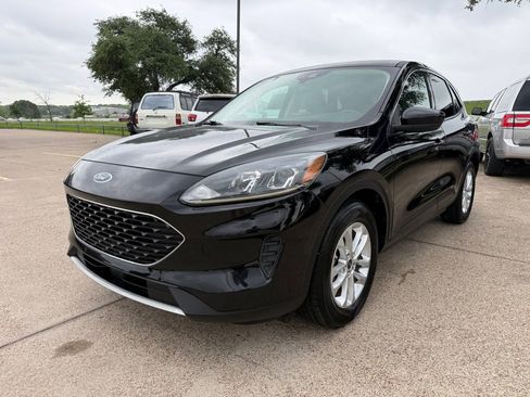 Used 2020 Ford Escape SE image 3