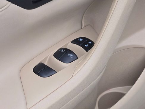 Used 2017 Nissan Altima 2.5 SL w/ Moonroof Package image 18