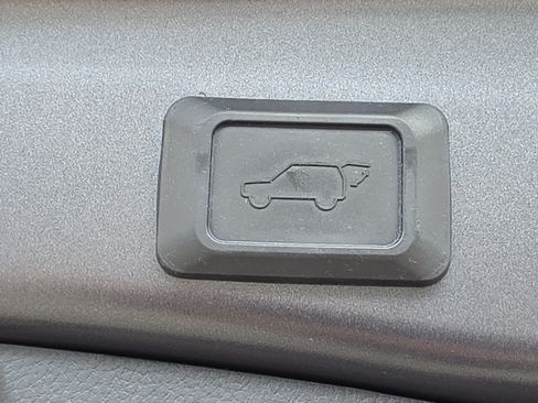 Used 2020 Toyota RAV4 Limited FWD image 15