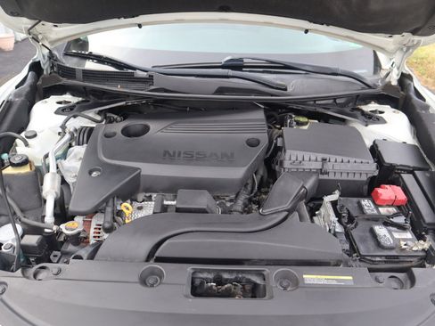 Used 2016 Nissan Altima 2.5 SR w/ LED Appearance Package image 32