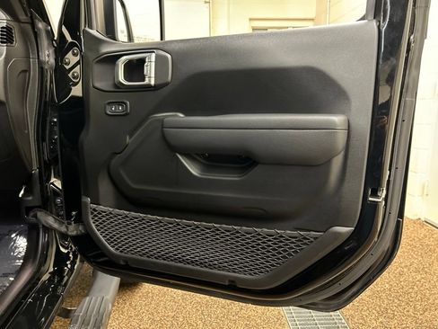 Used 2022 Jeep Wrangler Sport AWD/4WD image 10