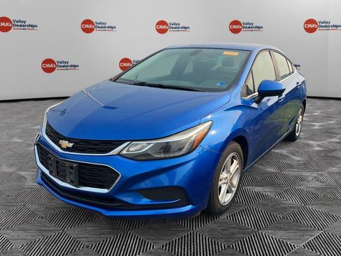 Used 2017 Chevrolet Cruze LT w/ Convenience Package FWD image 3