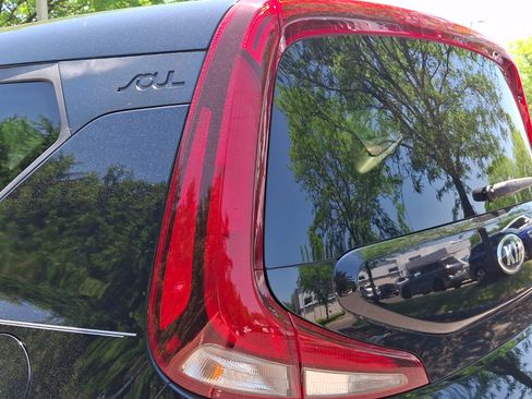 Used 2020 Kia Soul LX FWD image 8