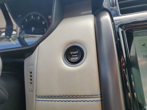 Used 2020 Land Rover Discovery HSE image 27