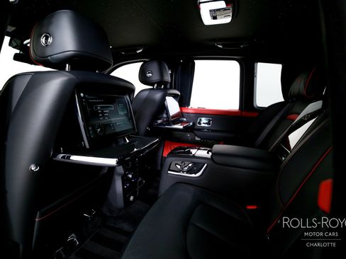 Used 2022 Rolls-Royce Cullinan Black Badge image 20