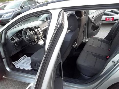 Used 2016 Volkswagen Golf S image 6