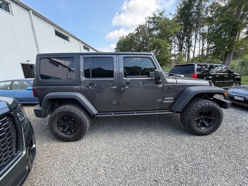 Used 2017 Jeep Wrangler Unlimited Sport w/ Quick Order Package 24S AWD/4WD image 8