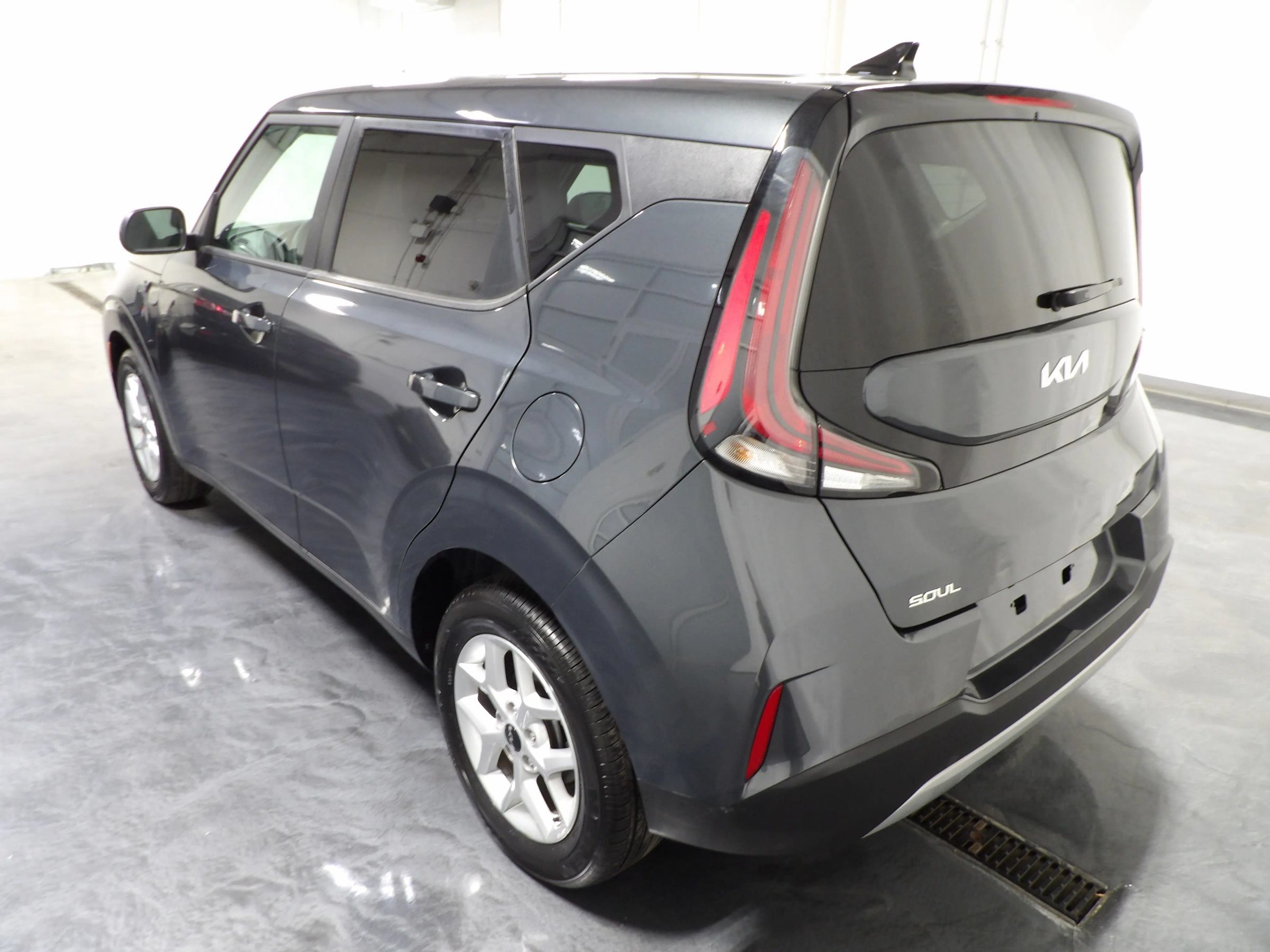 Used 2025 Kia Soul LX FWD image 5