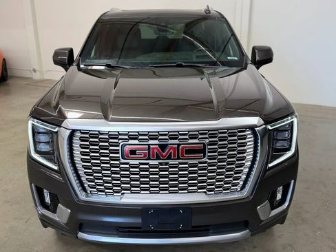 Used 2021 GMC Yukon Denali w/ Denali Premium Package AWD/4WD image 3