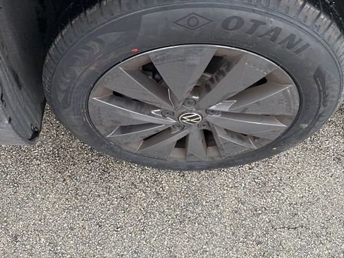 Used 2023 Volkswagen Taos S image 9