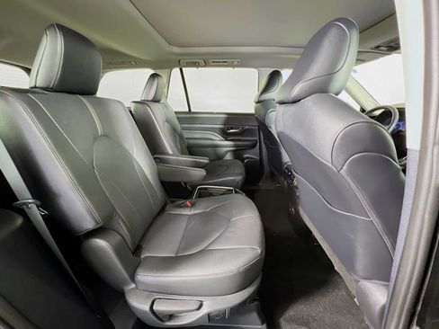 Used 2024 Toyota Grand Highlander AWD image 29