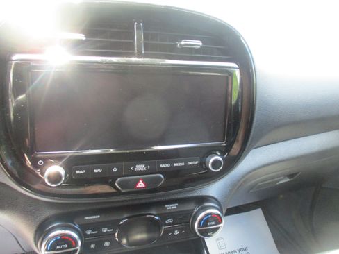 Used 2022 Kia Soul S FWD image 16