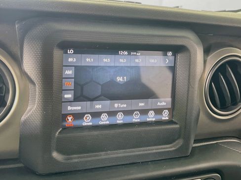 Used 2020 Jeep Gladiator Sport w/ Quick Order Package 24S AWD/4WD image 14