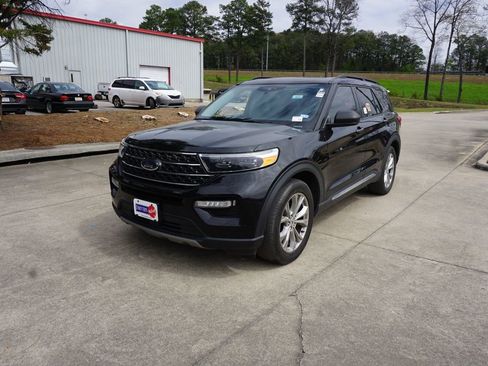 Used 2023 Ford Explorer XLT w/ Equipment Group 202A image 25