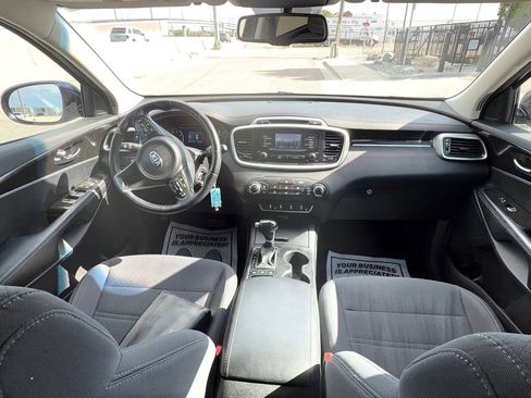 Used 2016 Kia Sorento AWD w/ LX Convenience Package image 12
