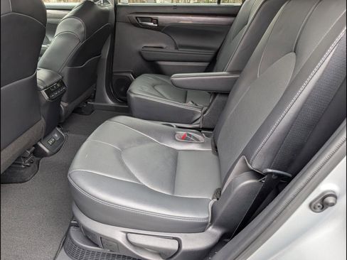 Used 2022 Toyota Highlander Limited image 14