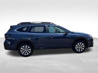 Used 2025 Subaru Outback Premium AWD/4WD video 3