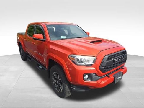 Used 2017 Toyota Tacoma TRD Sport w/ Tow Package (A/T) AWD/4WD image 9