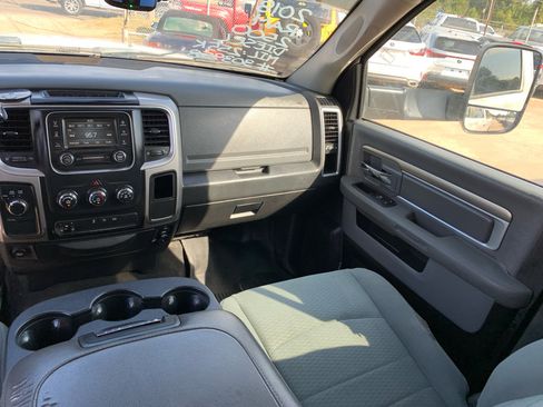 Used 2018 RAM 2500 SLT w/ Luxury Group image 32