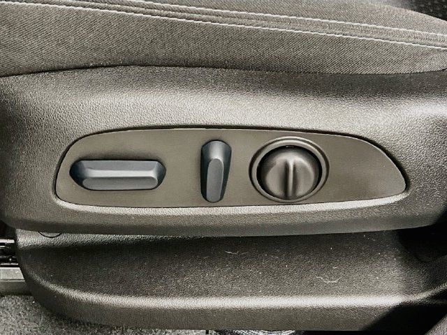 Used 2023 GMC Terrain SLE w/ Driver Convenience Package FWD image 11
