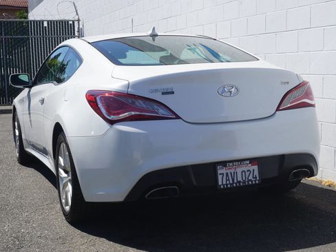 Used 2013 Hyundai Genesis 2.0T image 4