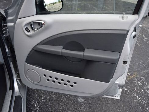 Used 2006 Chrysler PT Cruiser Touring FWD image 32