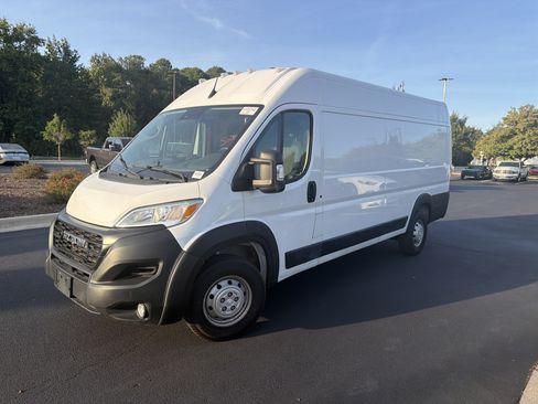Used 2023 RAM ProMaster 3500 w/ Driver Convenience Group FWD image 4