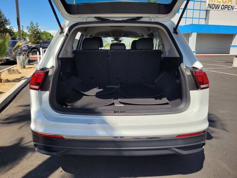 Used 2023 Volkswagen Tiguan SE AWD/4WD image 28