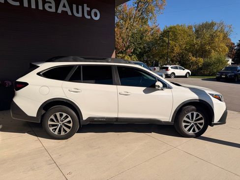 Used 2020 Subaru Outback Premium image 8