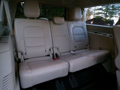 Used 2019 Lincoln Navigator L Reserve image 11