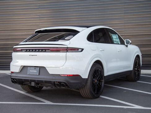 New 2026 Porsche Cayenne Coupe AWD/4WD image 3