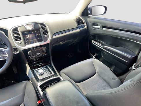 Used 2023 Chrysler 300 Touring RWD image 21