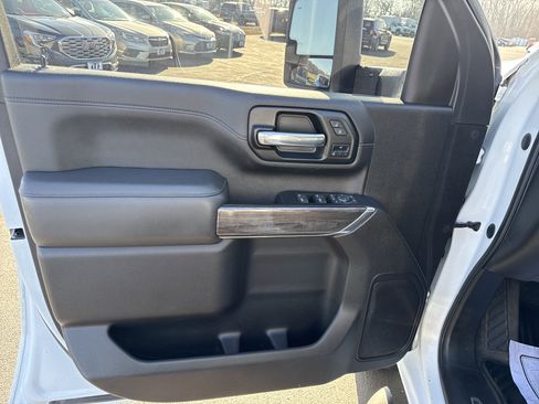 Used 2022 Chevrolet Silverado 2500 LTZ w/ LTZ Plus Package image 14