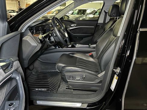 Used 2019 Audi e-tron Prestige w/ Prestige Package AWD/4WD image 23
